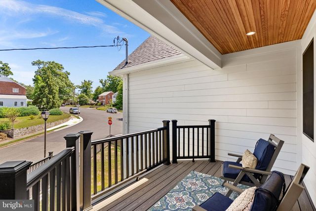 26 S PARK DR, Arlington, VA 22204