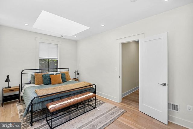 26 S PARK DR, Arlington, VA 22204