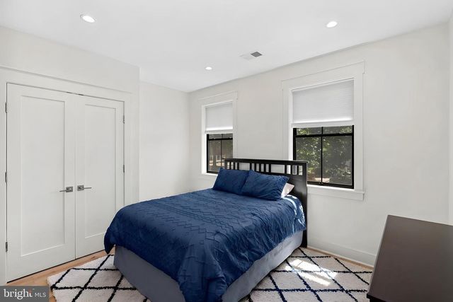26 S PARK DR, Arlington, VA 22204