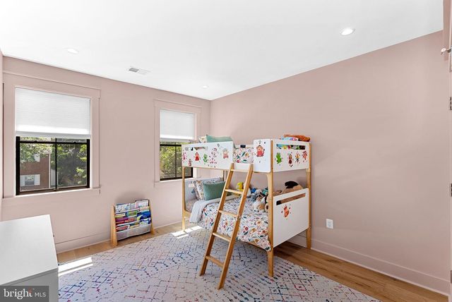26 S PARK DR, Arlington, VA 22204