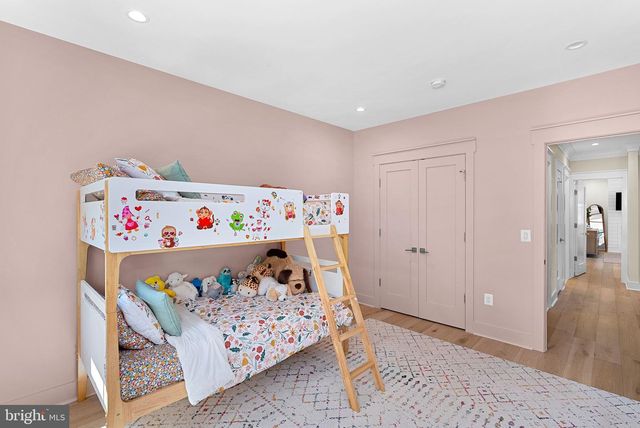 26 S PARK DR, Arlington, VA 22204