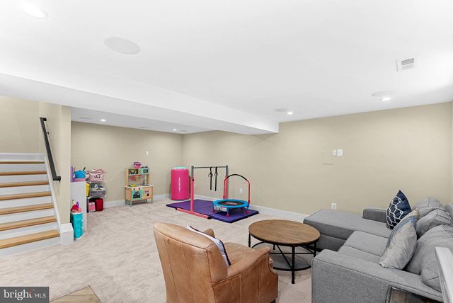 26 S PARK DR, Arlington, VA 22204