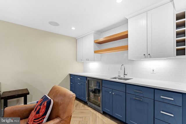 26 S PARK DR, Arlington, VA 22204