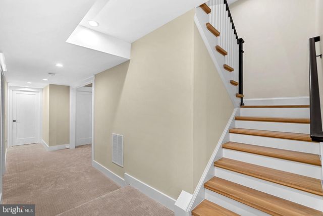 26 S PARK DR, Arlington, VA 22204