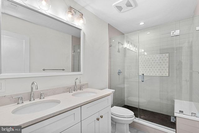 26 S PARK DR, Arlington, VA 22204