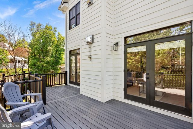 26 S PARK DR, Arlington, VA 22204