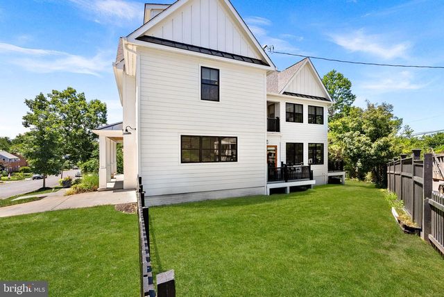 26 S PARK DR, Arlington, VA 22204