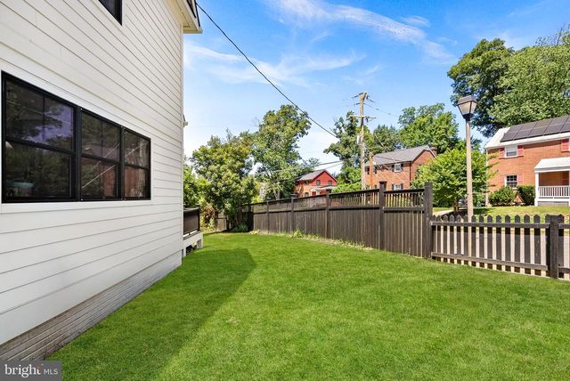 26 S PARK DR, Arlington, VA 22204