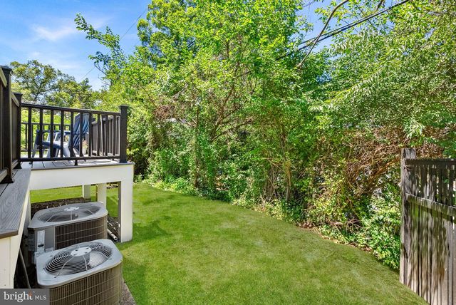 26 S PARK DR, Arlington, VA 22204