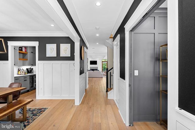 26 S PARK DR, Arlington, VA 22204