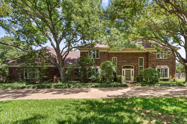 2520 Norwood Drive, Hurst, TX 76054