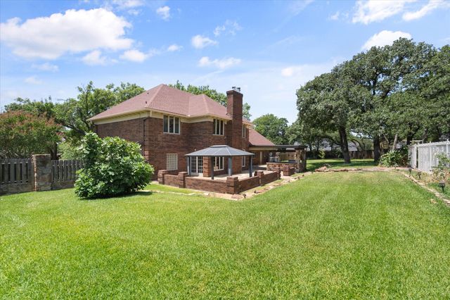 2520 Norwood Drive, Hurst, TX 76054