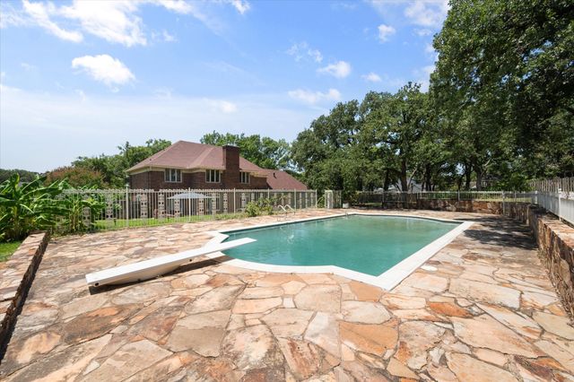 2520 Norwood Drive, Hurst, TX 76054