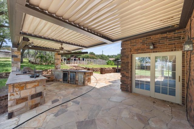 2520 Norwood Drive, Hurst, TX 76054