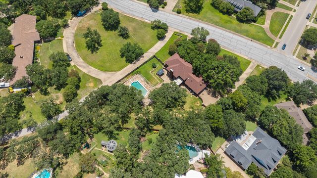 2520 Norwood Drive, Hurst, TX 76054