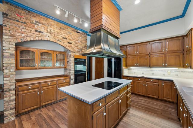 2520 Norwood Drive, Hurst, TX 76054