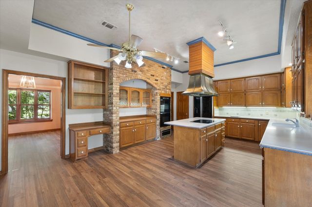 2520 Norwood Drive, Hurst, TX 76054