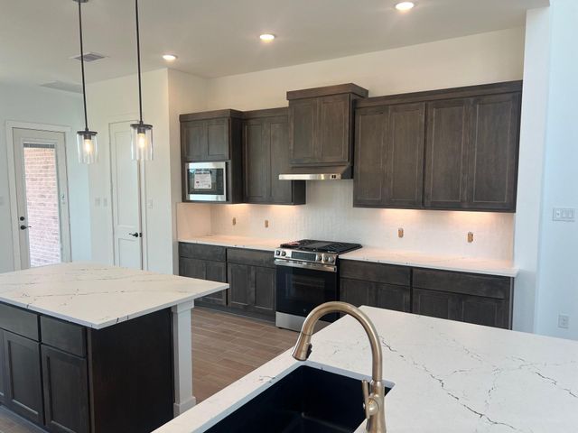 2418 Garden Arbor, Tomball, TX 77375