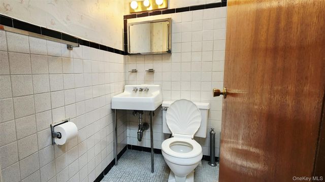 5940 Flushing Avenue, Maspeth, NY 11378