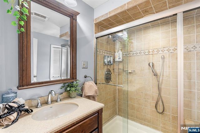 656 Devon Street, Kearny, NJ 07032