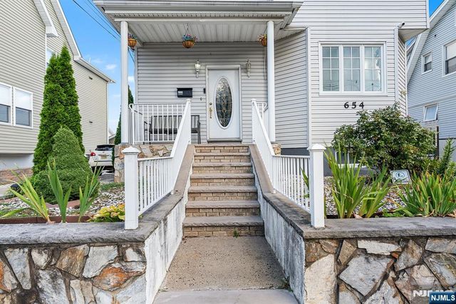 656 Devon Street, Kearny, NJ 07032