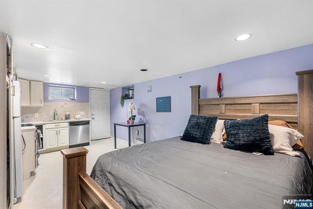 656 Devon Street, Kearny, NJ 07032