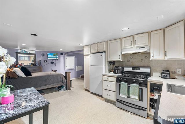 656 Devon Street, Kearny, NJ 07032