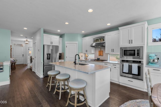 20867 SE Sunniberg Lane, Bend, OR 97702