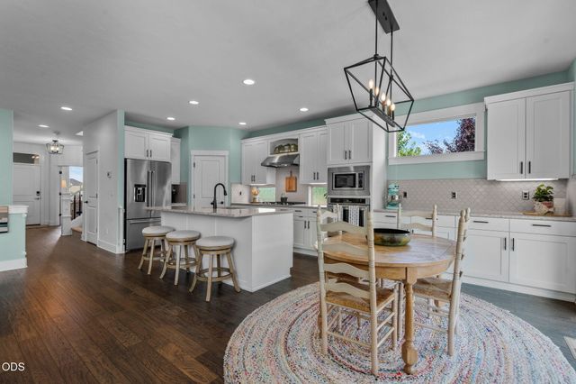20867 SE Sunniberg Lane, Bend, OR 97702