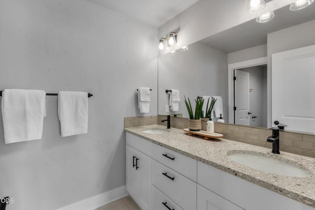 20867 SE Sunniberg Lane, Bend, OR 97702