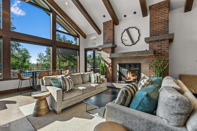 20867 SE Sunniberg Lane, Bend, OR 97702