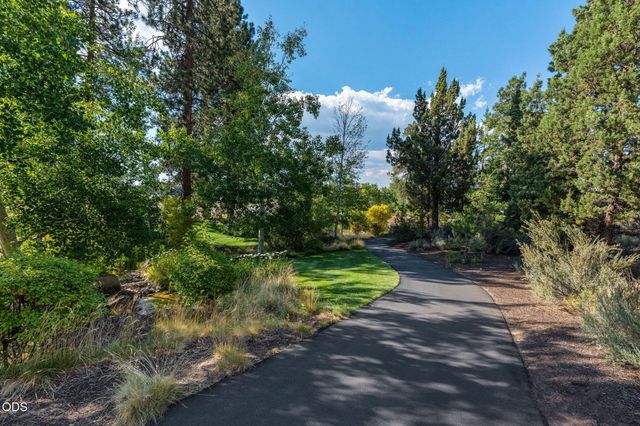 20867 SE Sunniberg Lane, Bend, OR 97702