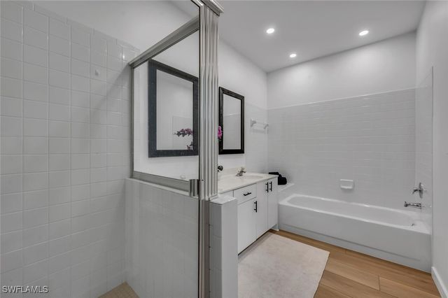 6010 Chardonnay LN 304, Naples, FL 34119