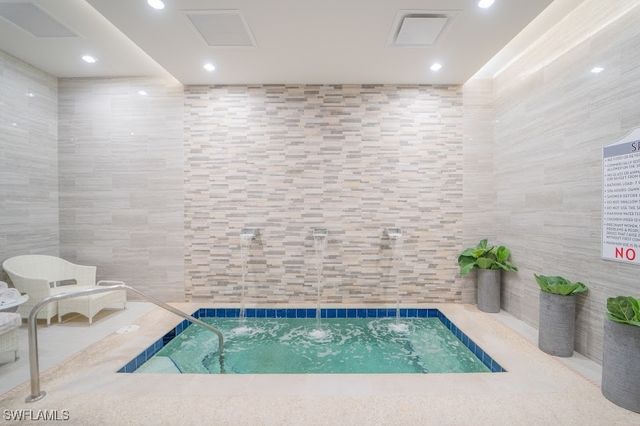 6010 Chardonnay LN 304, Naples, FL 34119