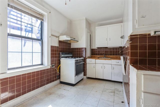 68-36 Burns Street D1, Forest Hills, NY 11375