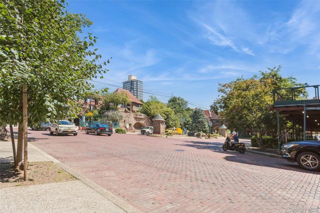 68-36 Burns Street D1, Forest Hills, NY 11375