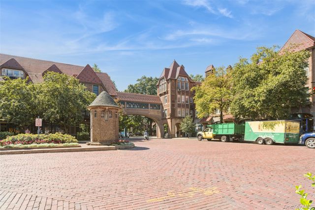 68-36 Burns Street D1, Forest Hills, NY 11375