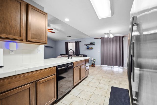 4237 E Murray Avenue, Visalia, CA 93292