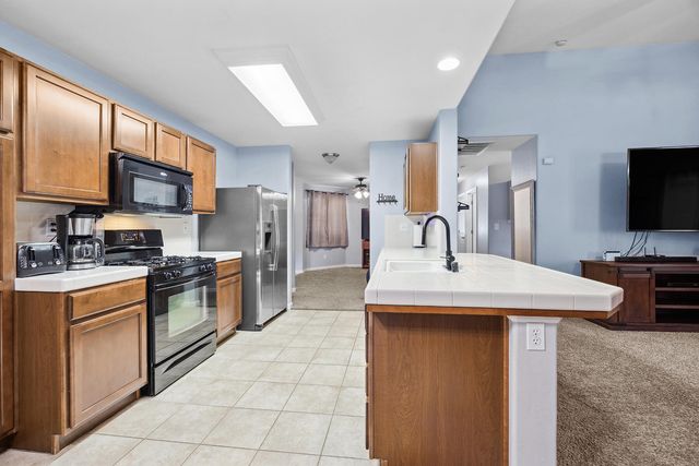 4237 E Murray Avenue, Visalia, CA 93292