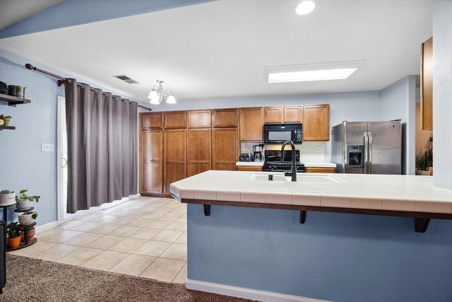 4237 E Murray Avenue, Visalia, CA 93292