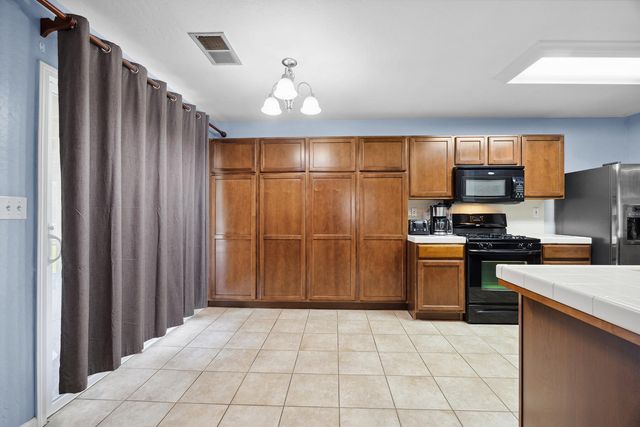 4237 E Murray Avenue, Visalia, CA 93292