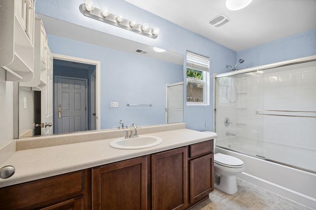 4237 E Murray Avenue, Visalia, CA 93292