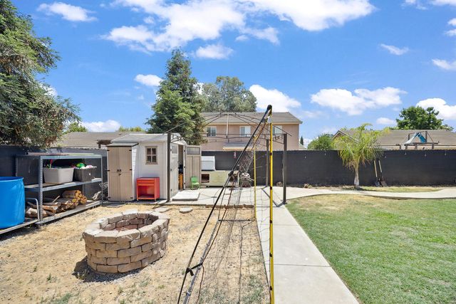 4237 E Murray Avenue, Visalia, CA 93292