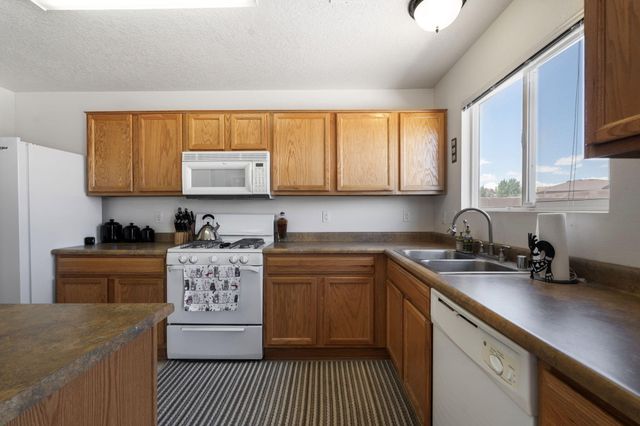 1813 Sierra Norte Loop NE, Rio Rancho, NM 87144