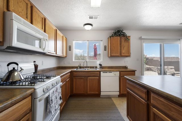 1813 Sierra Norte Loop NE, Rio Rancho, NM 87144
