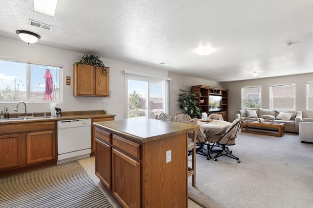 1813 Sierra Norte Loop NE, Rio Rancho, NM 87144