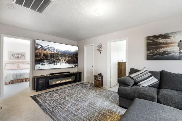 1813 Sierra Norte Loop NE, Rio Rancho, NM 87144