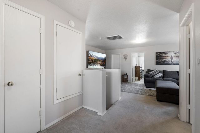 1813 Sierra Norte Loop NE, Rio Rancho, NM 87144