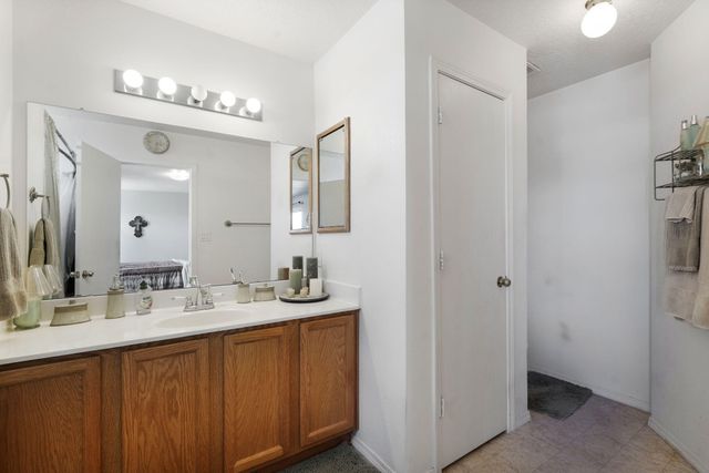 1813 Sierra Norte Loop NE, Rio Rancho, NM 87144