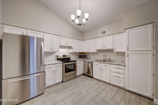 555 N MAY Street 20, Mesa, AZ 85201